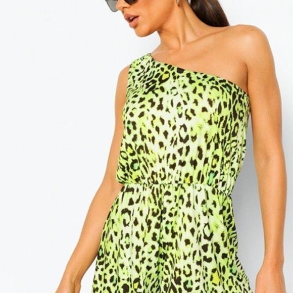 Boohoo One Shoulder Animal Print Romper - Picture 4 of 5